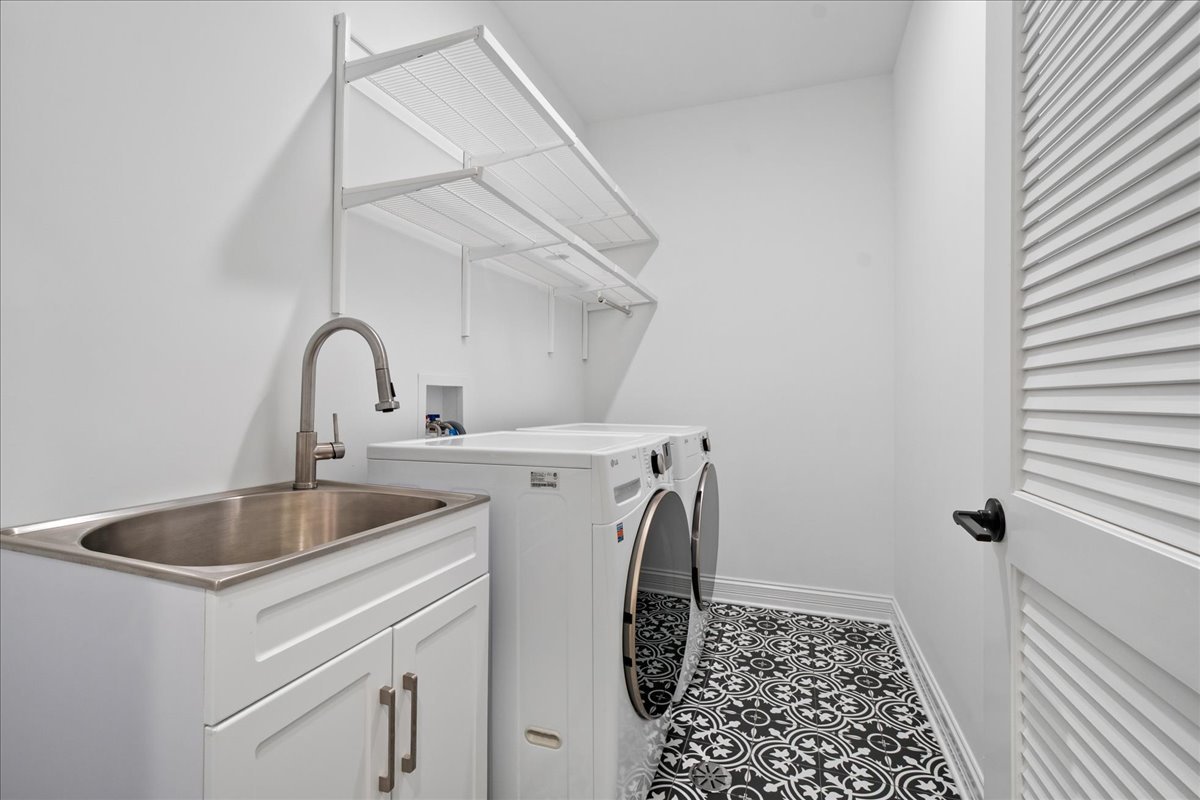 2012 Maple Ave Evanston, IL 60201