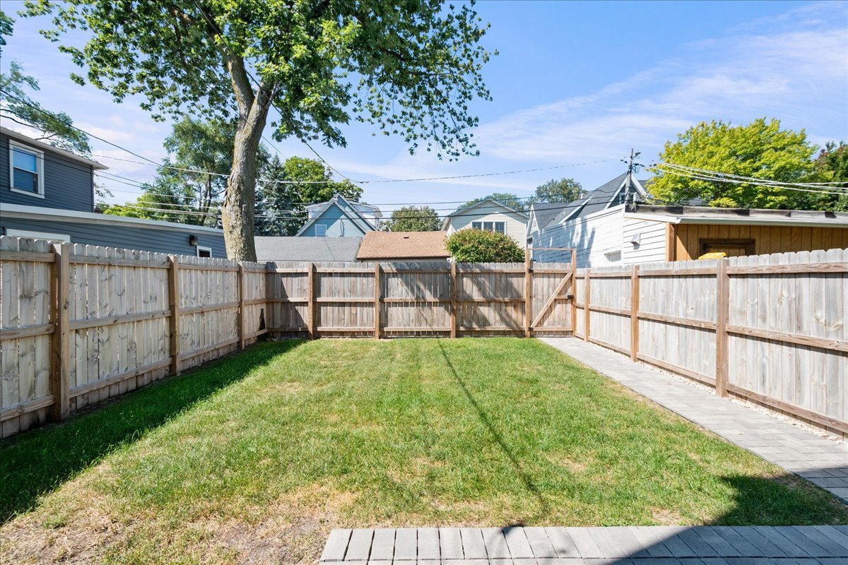 2012 Maple Ave Evanston, IL 60201