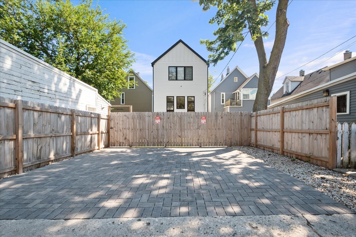 2012 Maple Ave Evanston, IL 60201