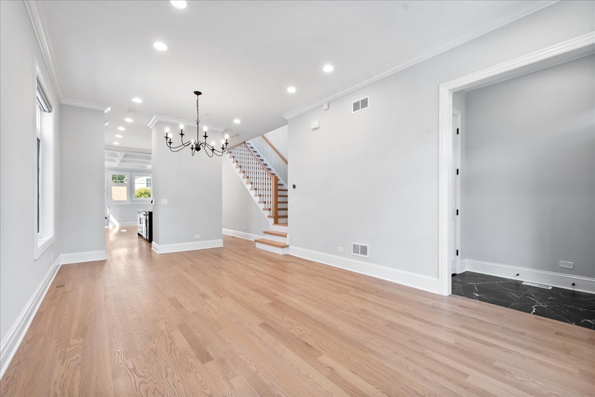 2012 Maple Ave Evanston, IL 60201