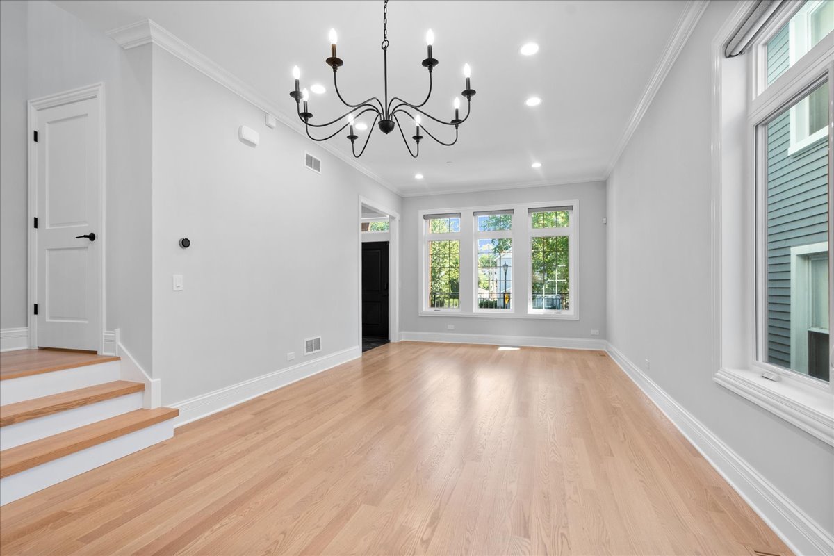 2012 Maple Ave Evanston, IL 60201