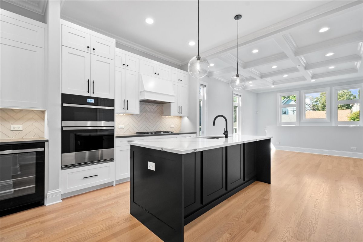 2012 Maple Ave Evanston, IL 60201