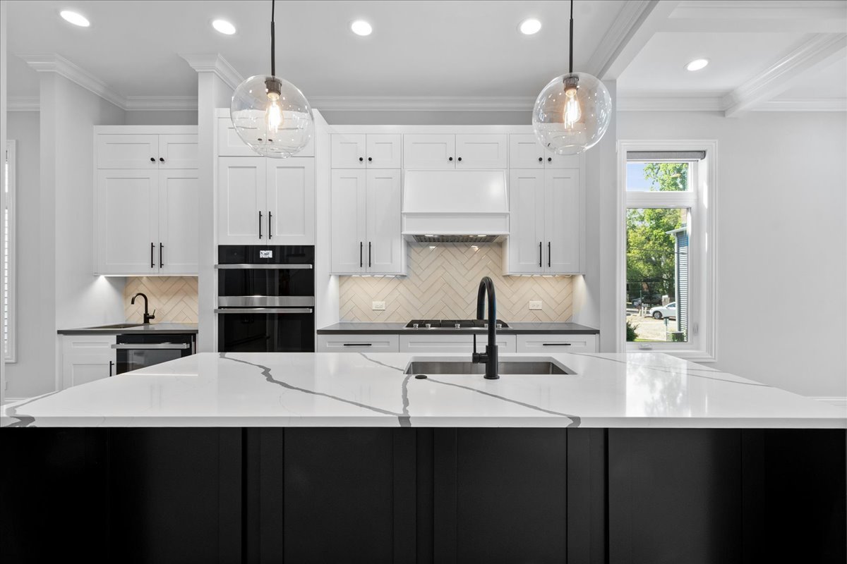 2012 Maple Ave Evanston, IL 60201