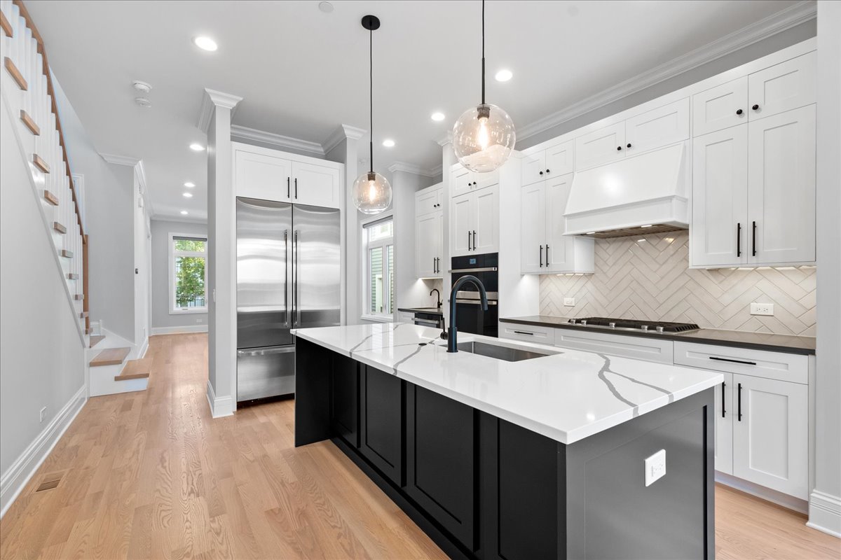 2012 Maple Ave Evanston, IL 60201