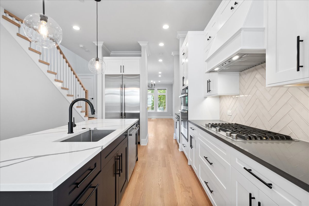 2012 Maple Ave Evanston, IL 60201