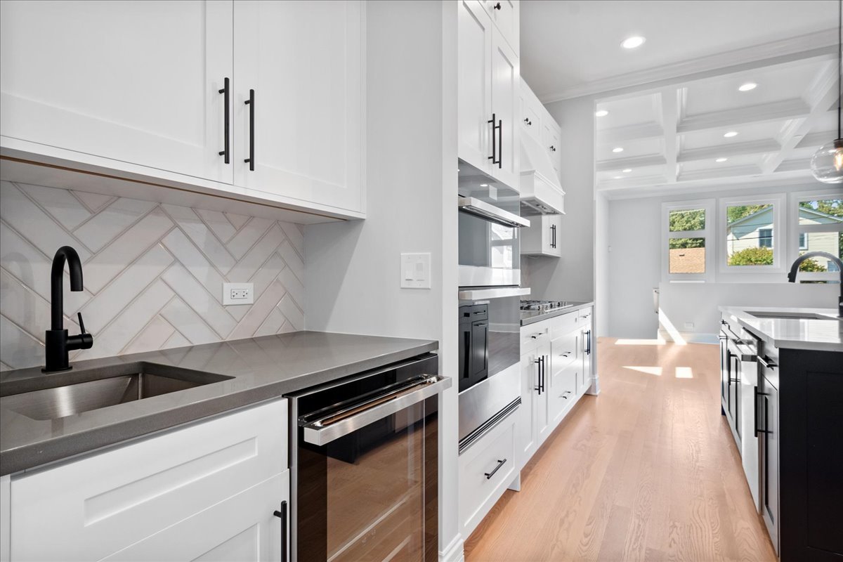 2012 Maple Ave Evanston, IL 60201