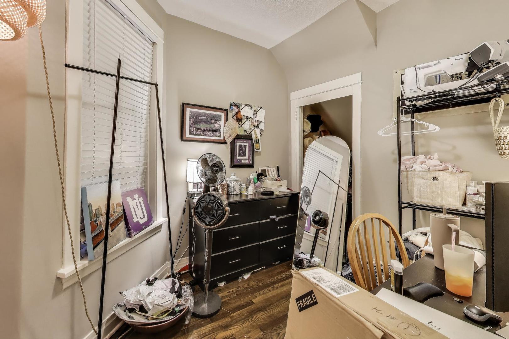 718 W Cornelia Ave Chicago, IL 60657