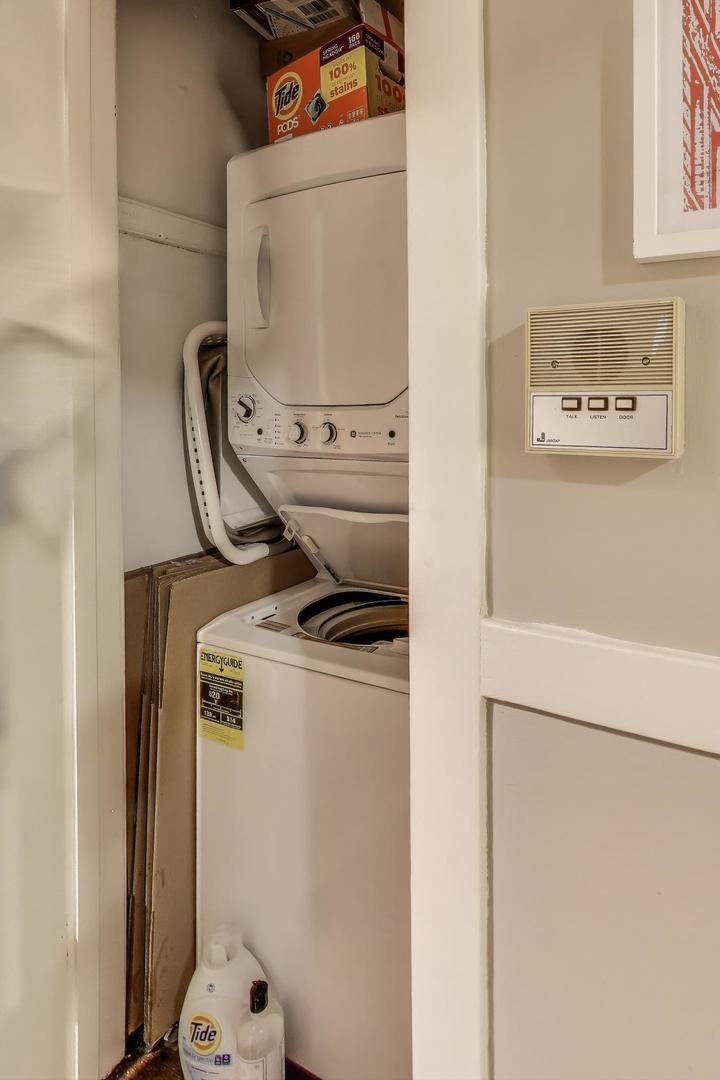 718 W Cornelia Ave Chicago, IL 60657