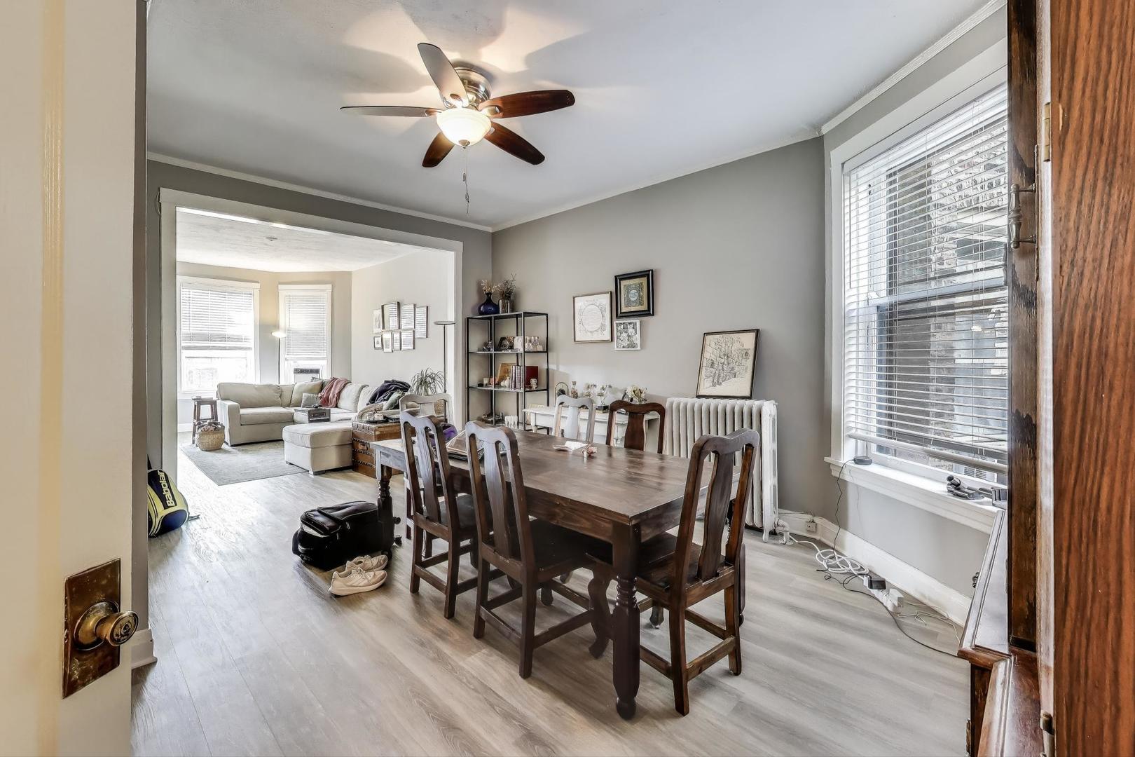 718 W Cornelia Ave Chicago, IL 60657