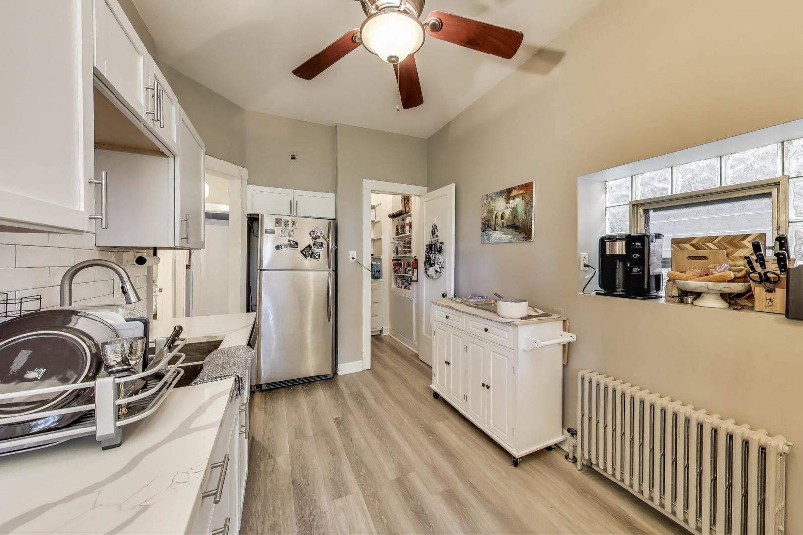 718 W Cornelia Ave Chicago, IL 60657