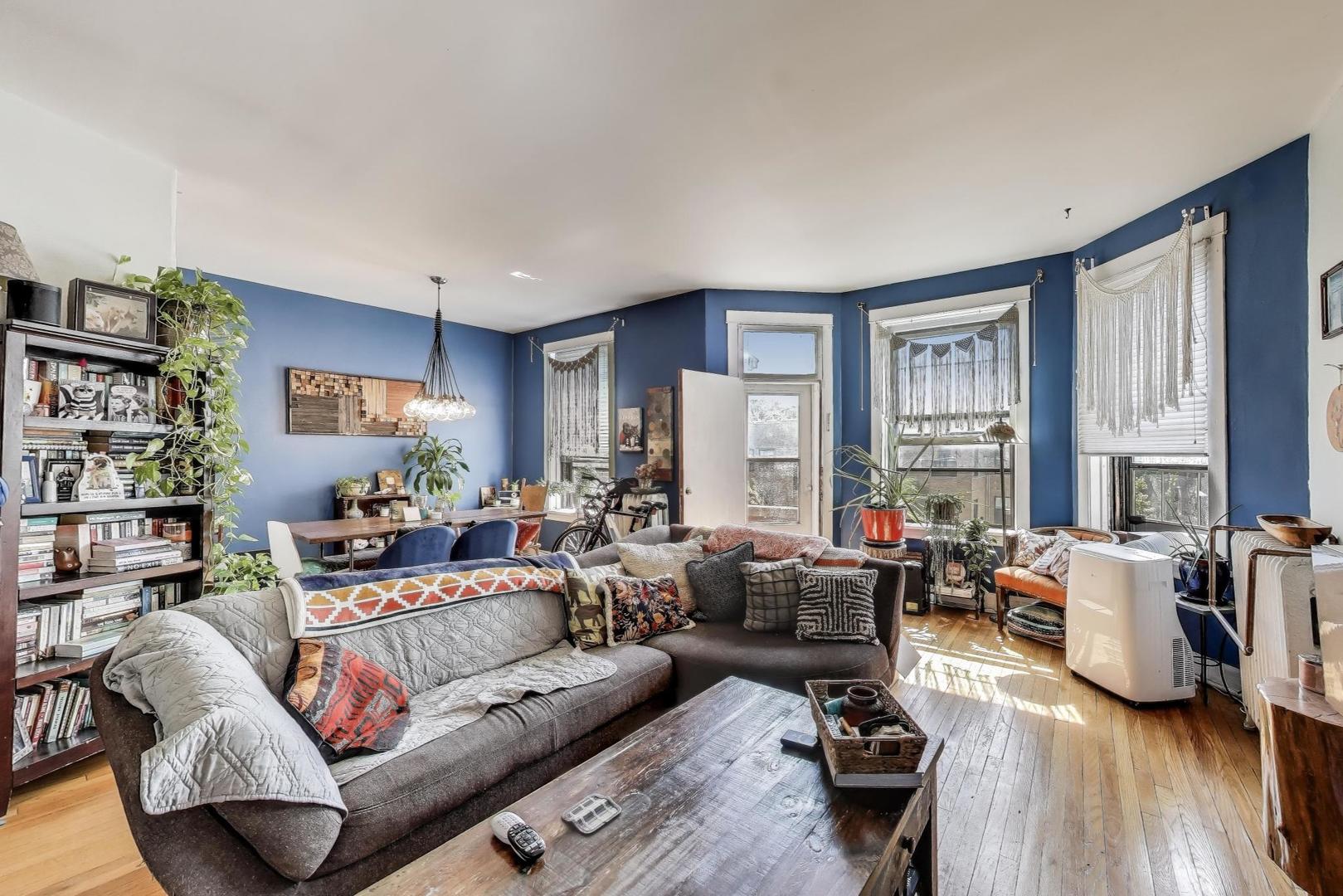 718 W Cornelia Ave Chicago, IL 60657