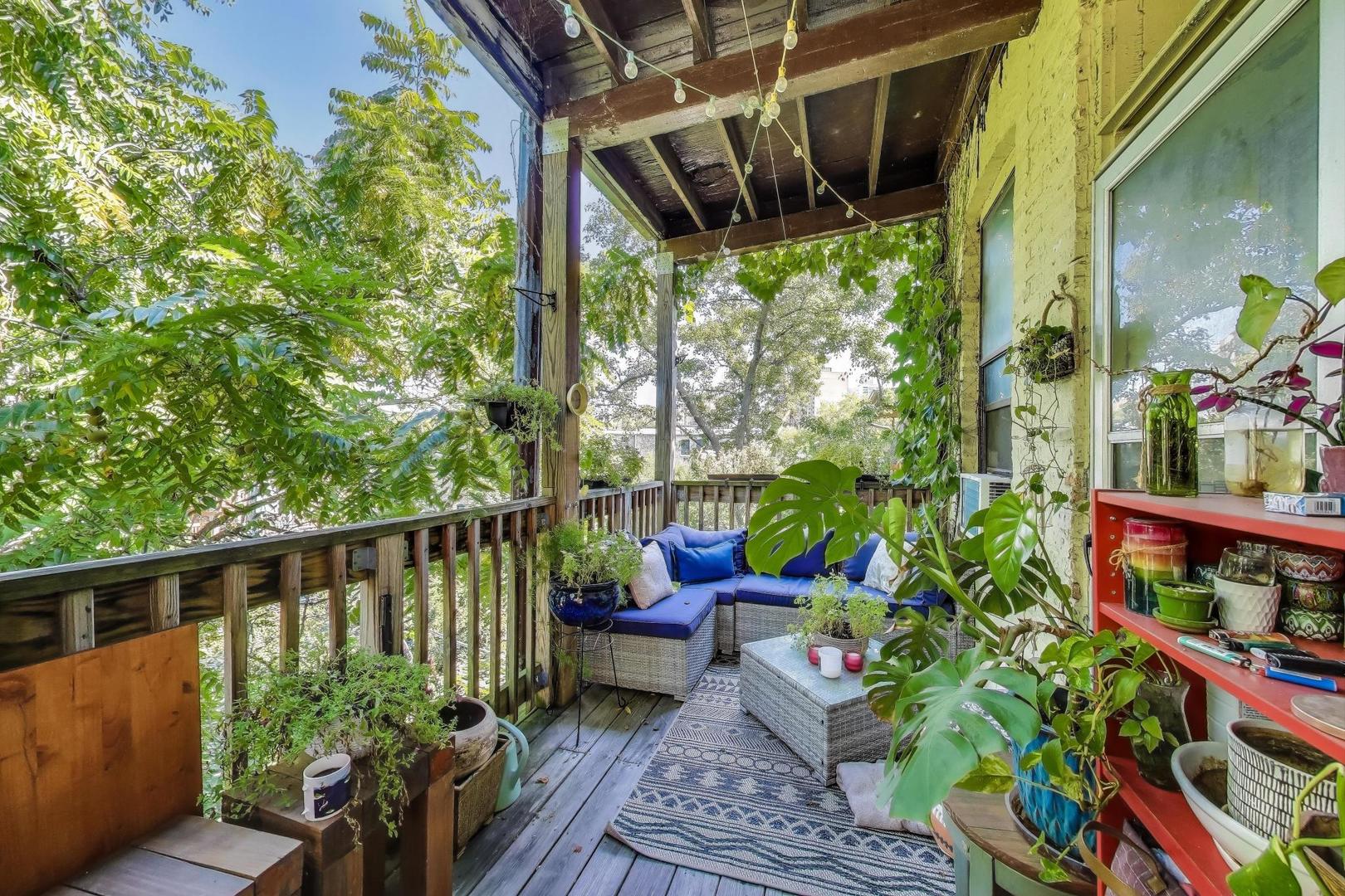 718 W Cornelia Ave Chicago, IL 60657