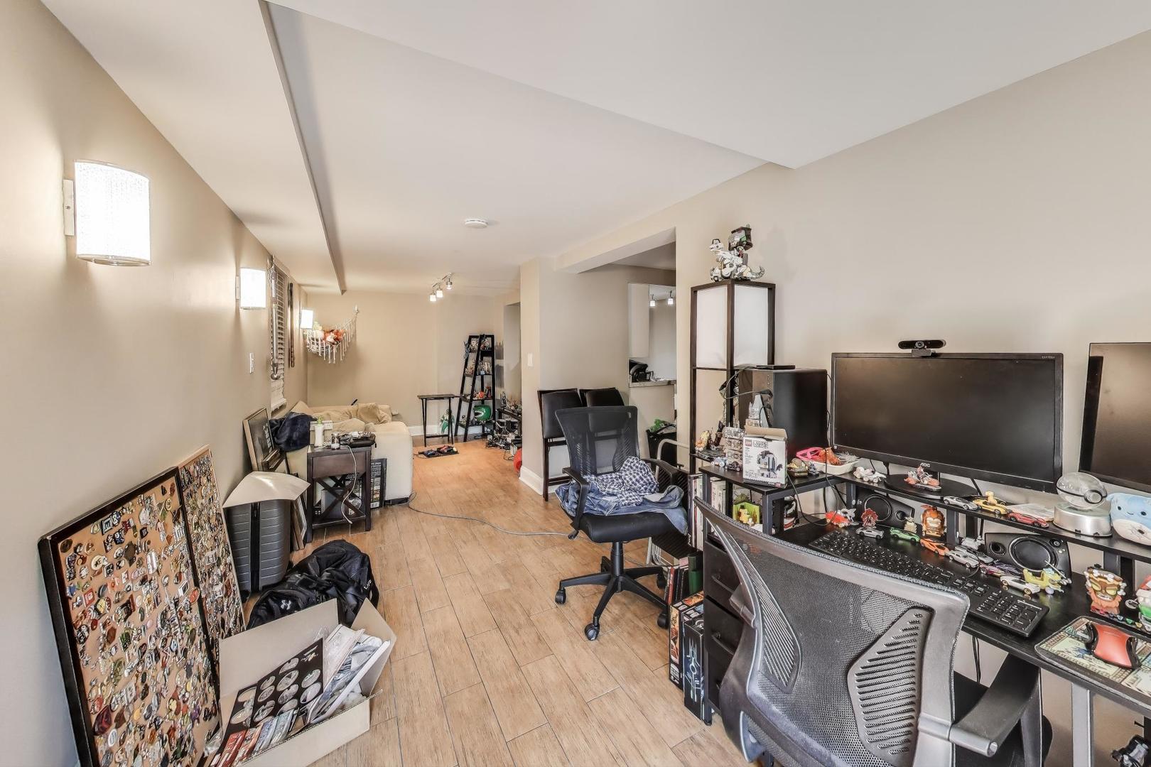 718 W Cornelia Ave Chicago, IL 60657