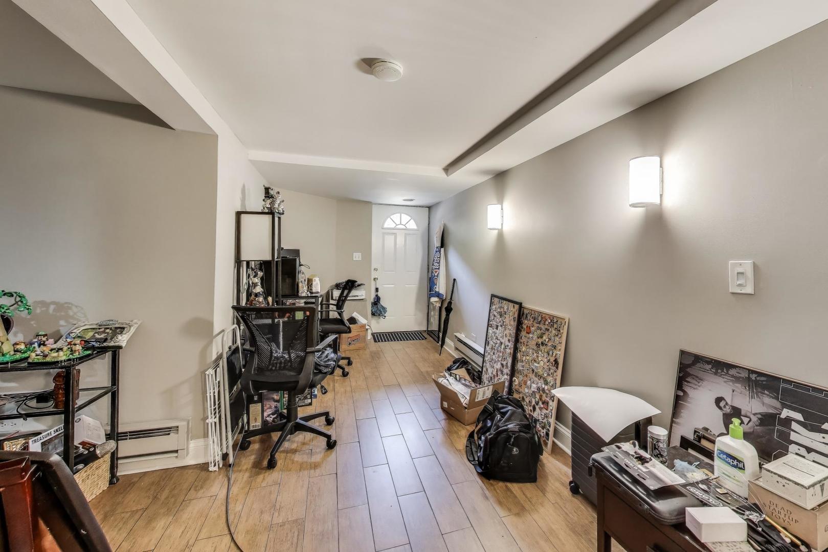 718 W Cornelia Ave Chicago, IL 60657