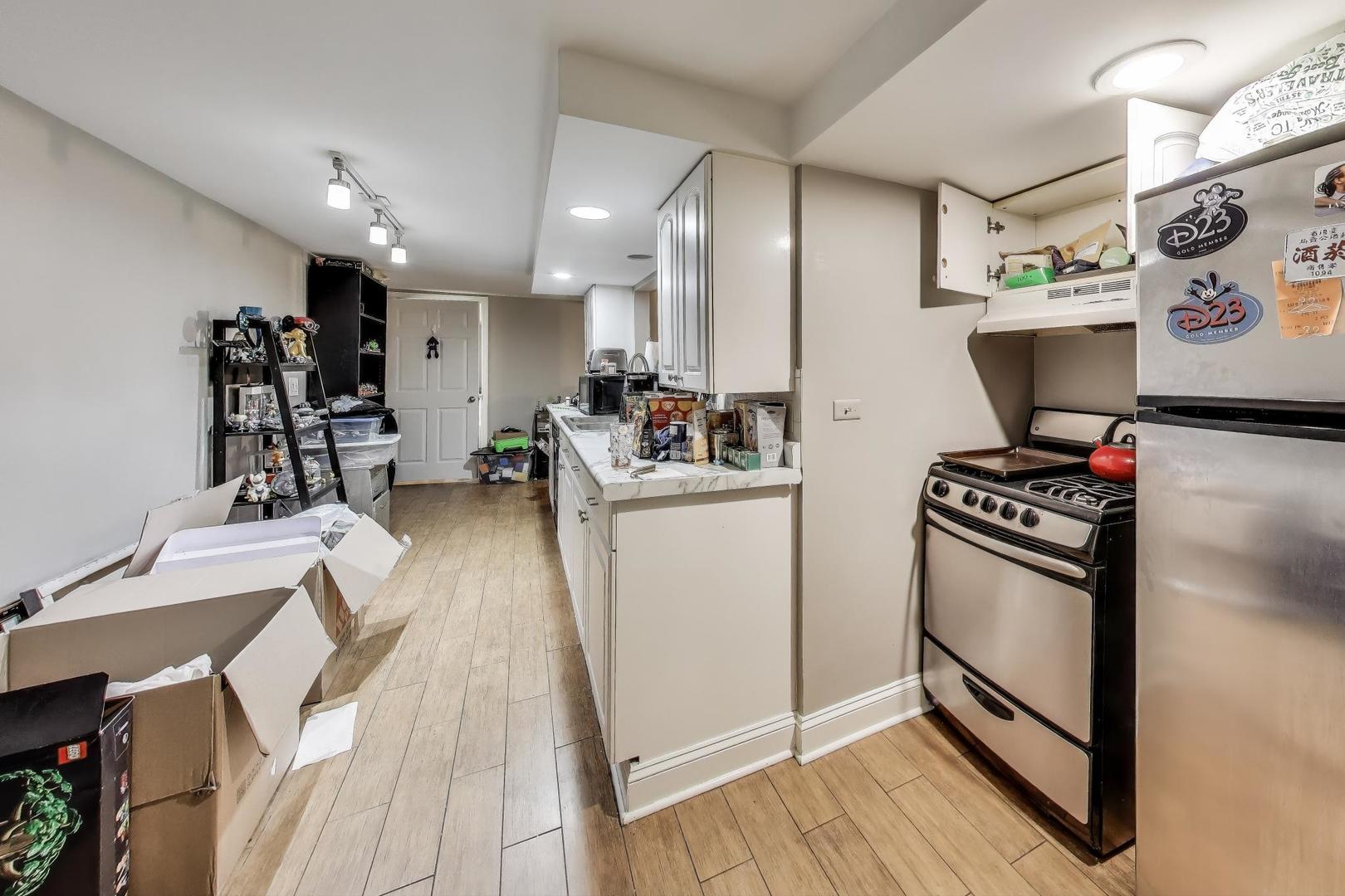 718 W Cornelia Ave Chicago, IL 60657