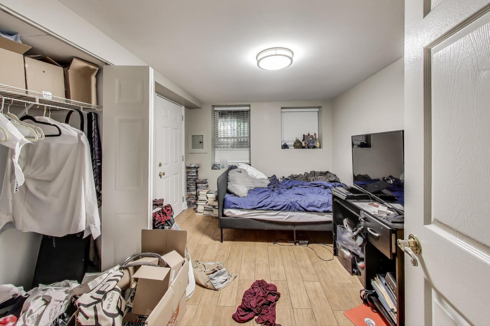 718 W Cornelia Ave Chicago, IL 60657