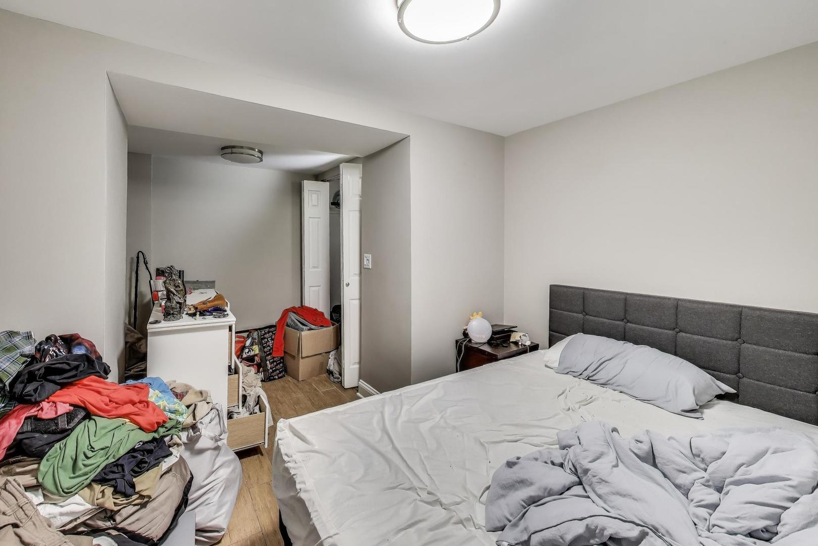 718 W Cornelia Ave Chicago, IL 60657