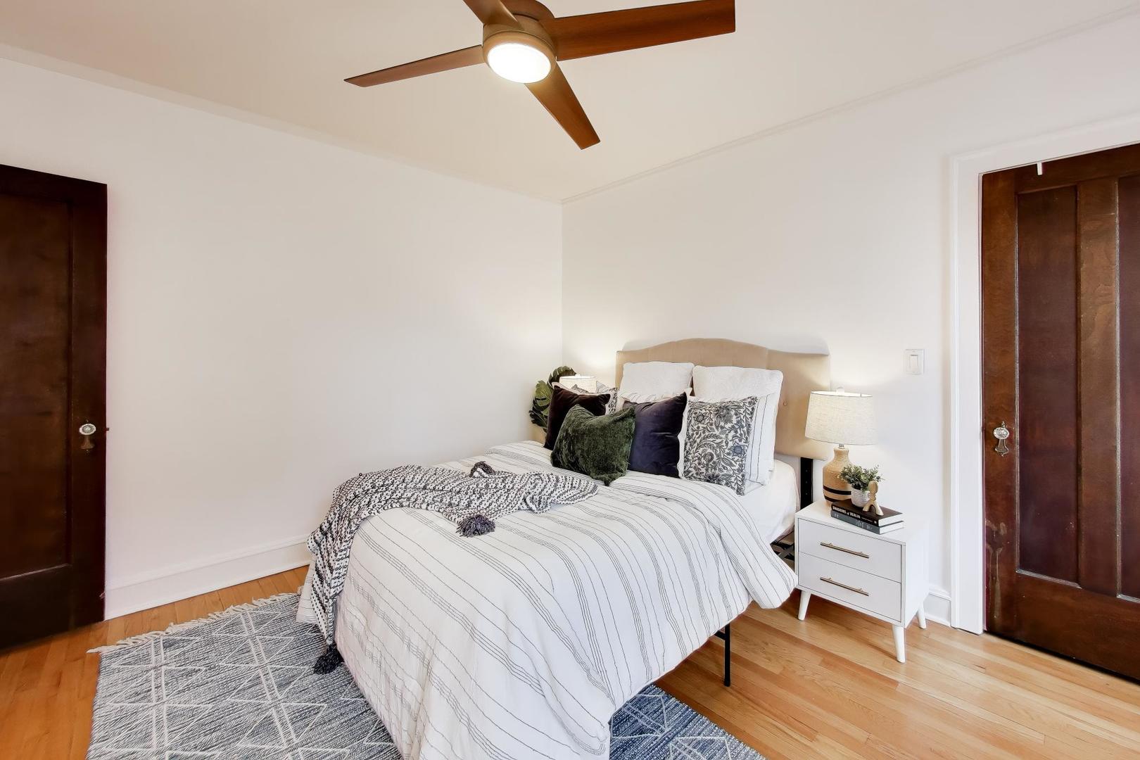 1929 Sherman Ave #2W Evanston, IL 60201