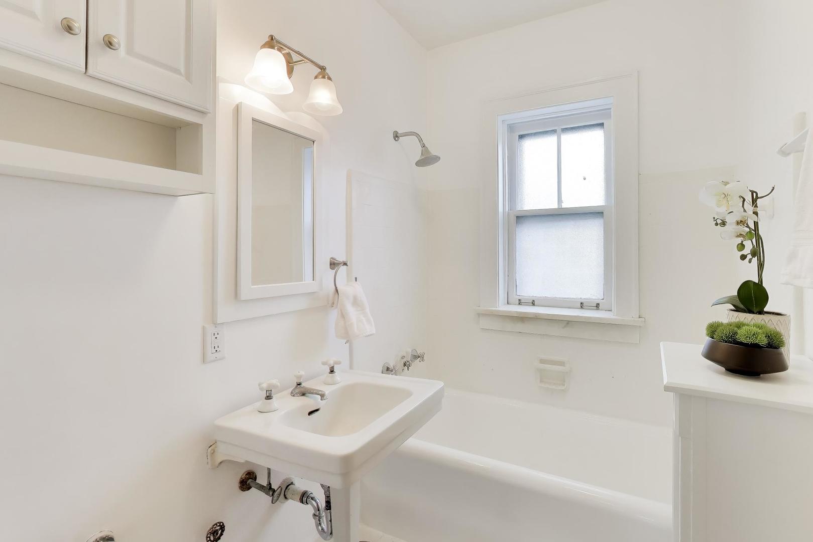 1929 Sherman Ave #2W Evanston, IL 60201