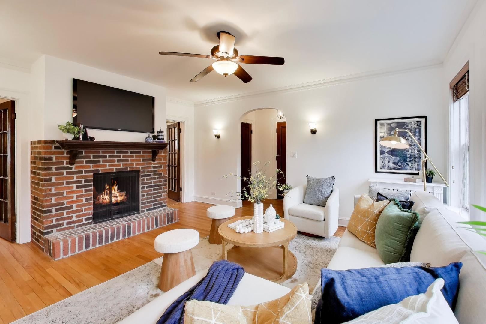 1929 Sherman Ave #2W Evanston, IL 60201