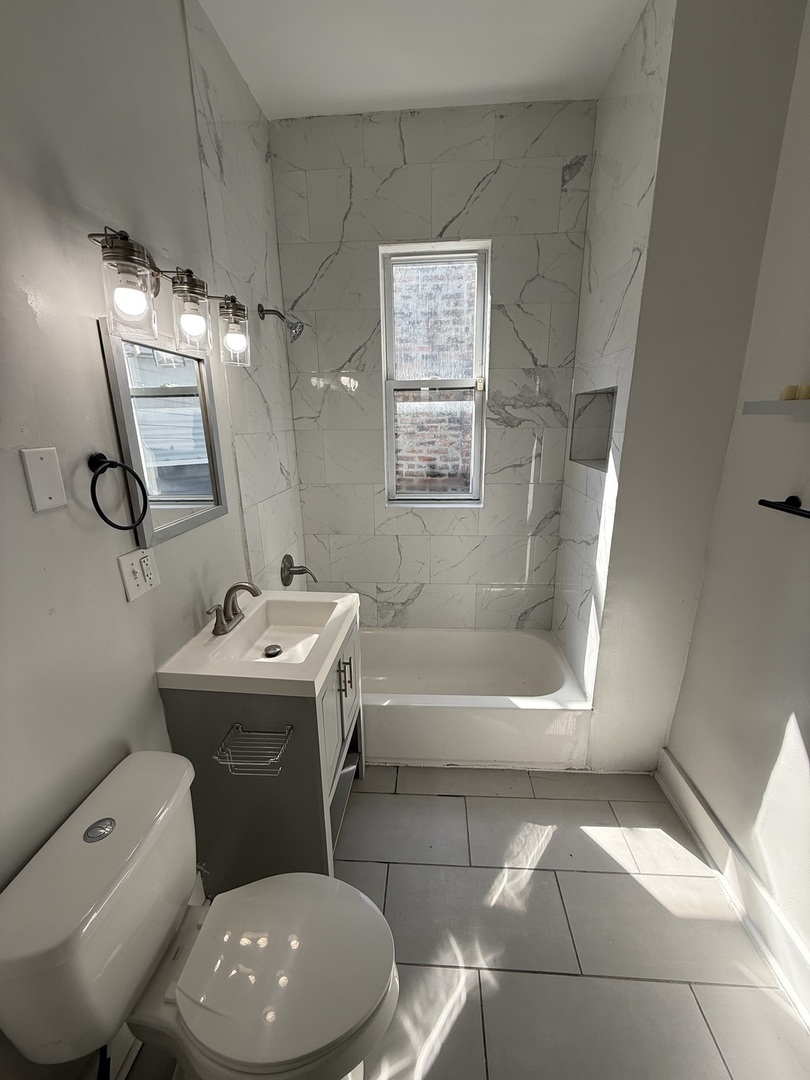 6833 S Calumet Ave #2 Chicago, IL 60637