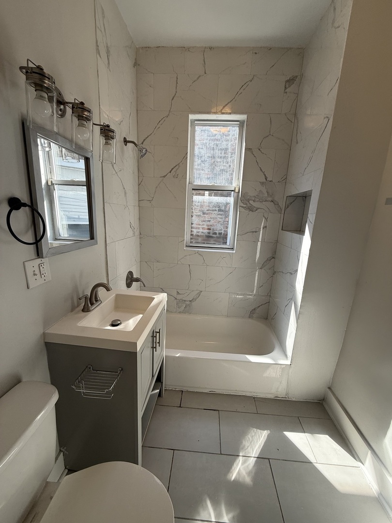 6833 S Calumet Ave #2 Chicago, IL 60637