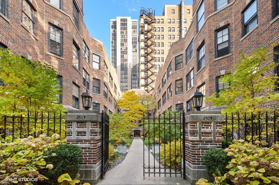 2311 N Commonwealth Ave #3E