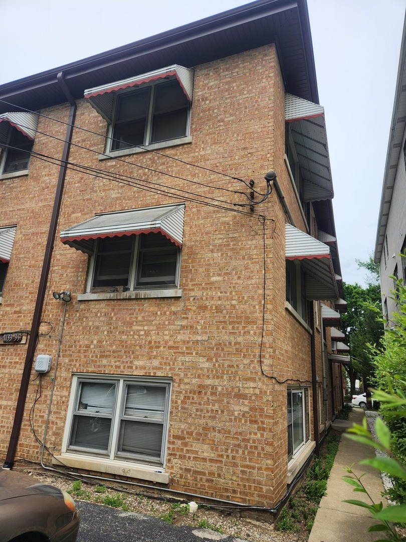 1135 S Oak Park Ave Oak Park, IL 60304
