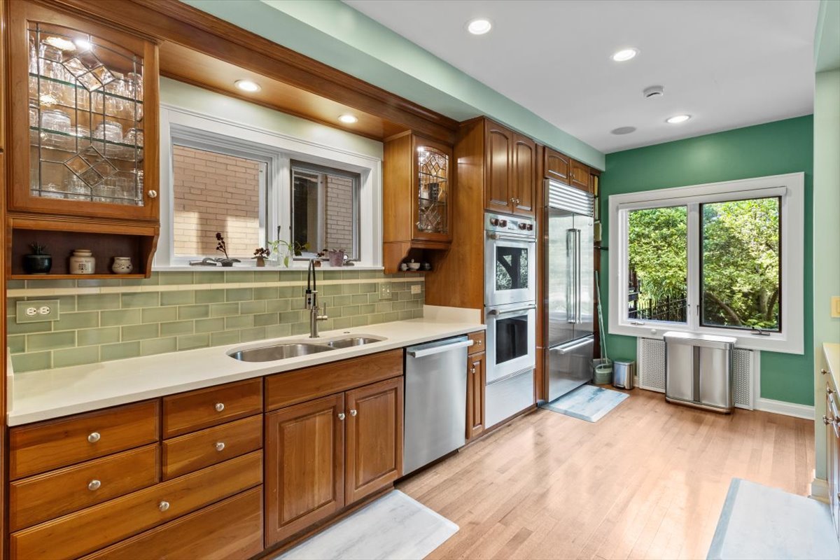 1143 Woodbine Ave Oak Park, IL 60302