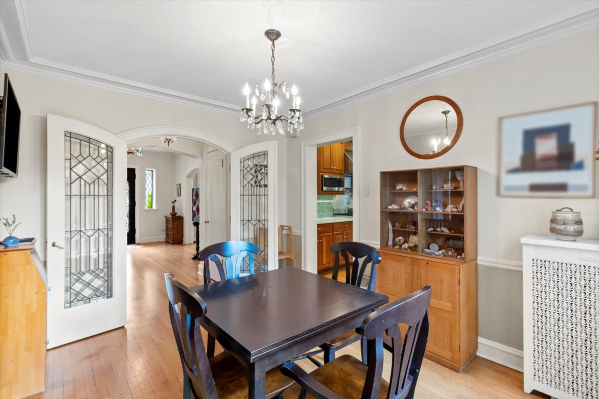 1143 Woodbine Ave Oak Park, IL 60302