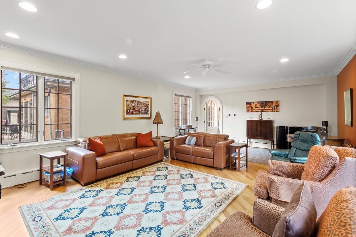 1143 Woodbine Ave Oak Park, IL 60302