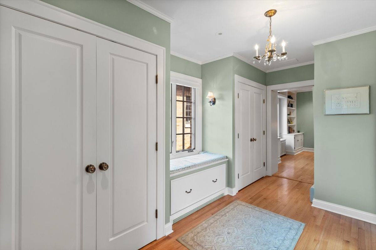 1143 Woodbine Ave Oak Park, IL 60302