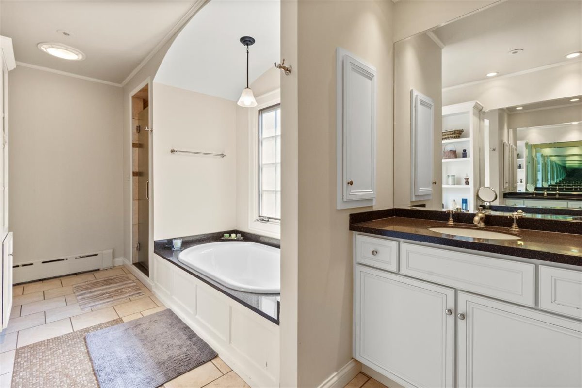 1143 Woodbine Ave Oak Park, IL 60302