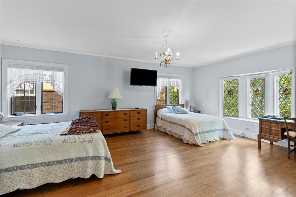 1143 Woodbine Ave Oak Park, IL 60302