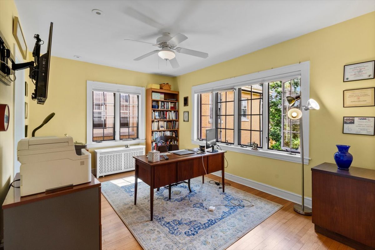 1143 Woodbine Ave Oak Park, IL 60302