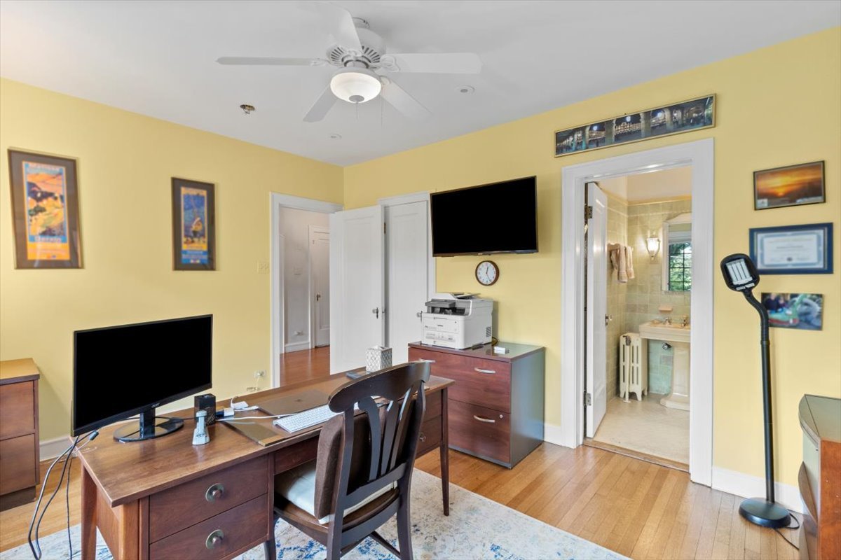 1143 Woodbine Ave Oak Park, IL 60302