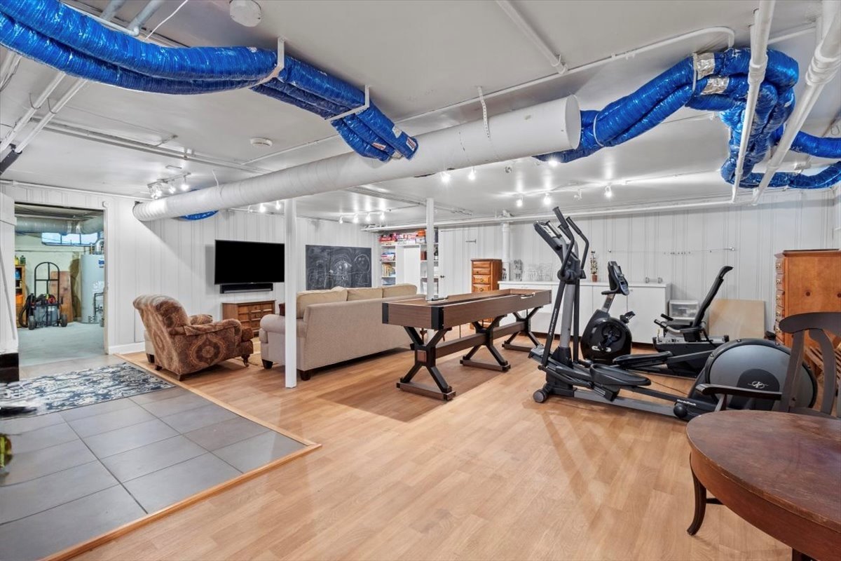 1143 Woodbine Ave Oak Park, IL 60302