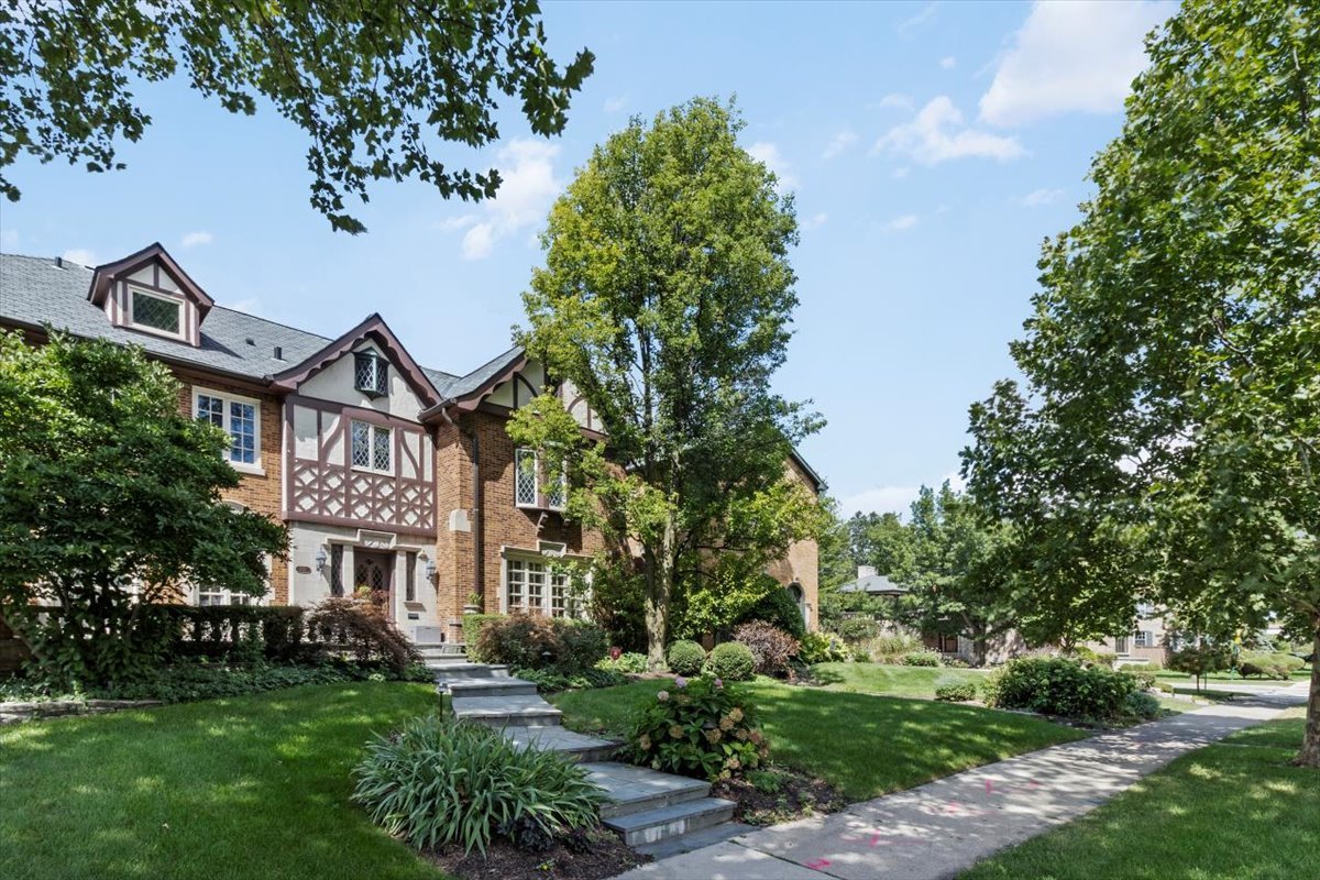 1143 Woodbine Ave Oak Park, IL 60302