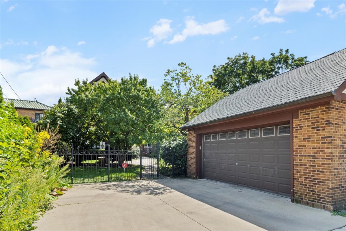 1143 Woodbine Ave Oak Park, IL 60302