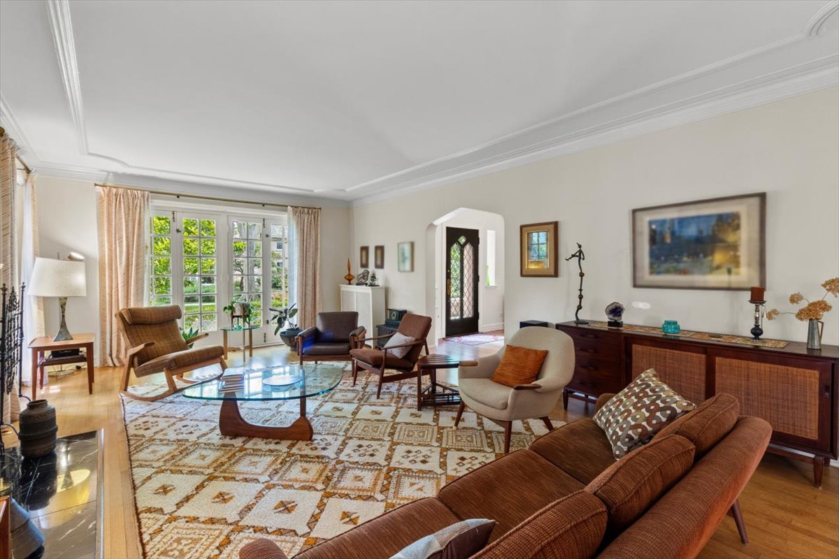 1143 Woodbine Ave Oak Park, IL 60302