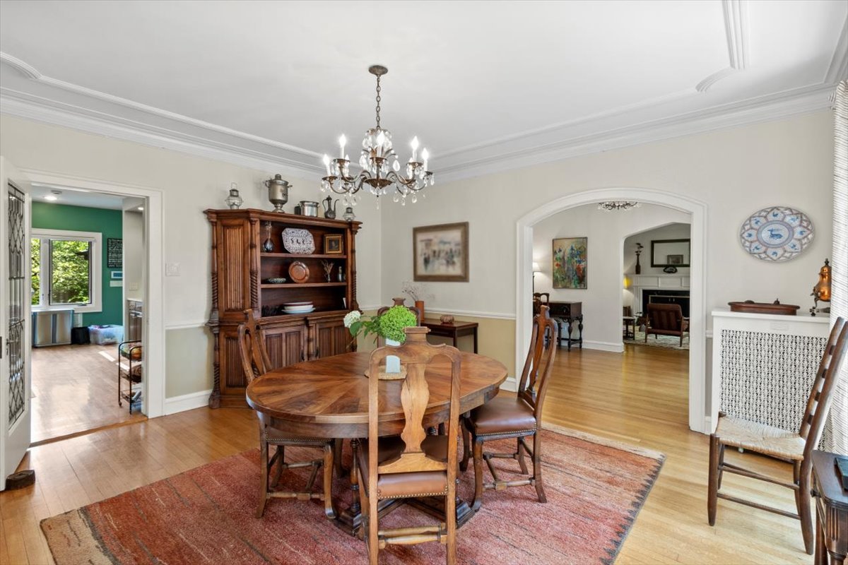 1143 Woodbine Ave Oak Park, IL 60302