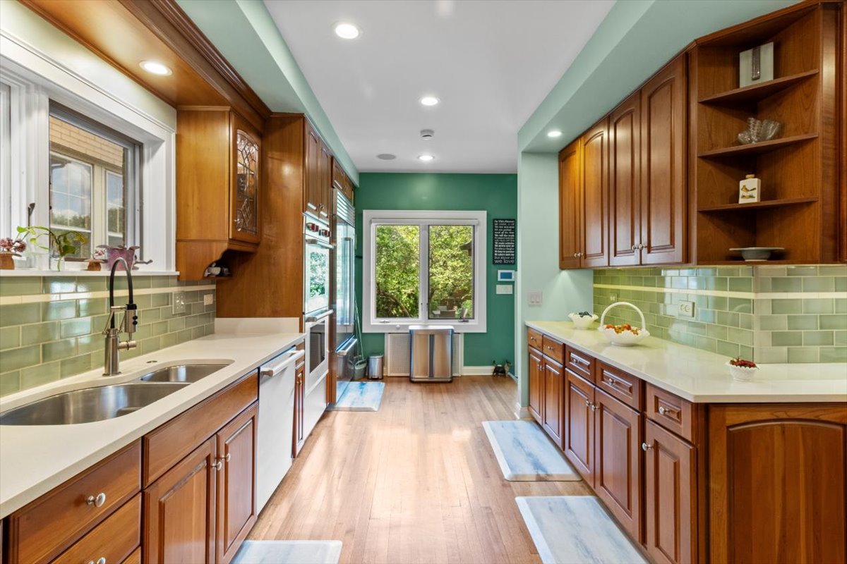 1143 Woodbine Ave Oak Park, IL 60302