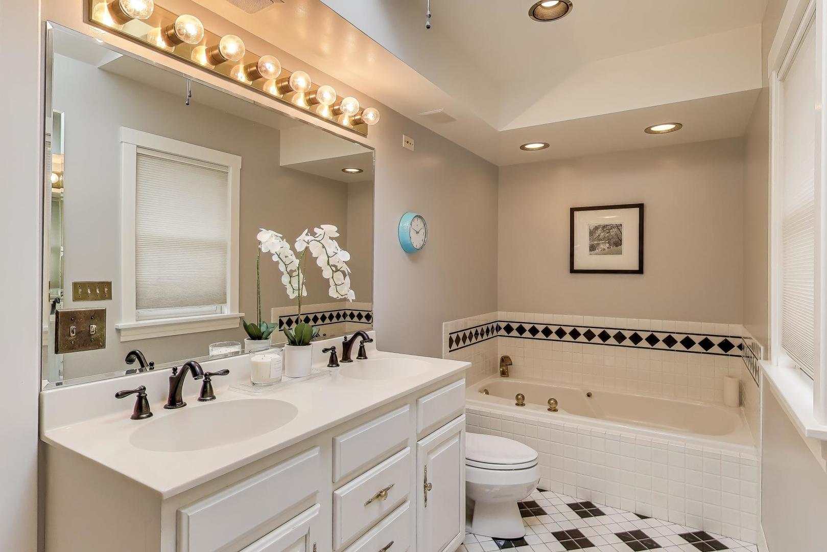 1232 Elmwood Ave Wilmette, IL 60091