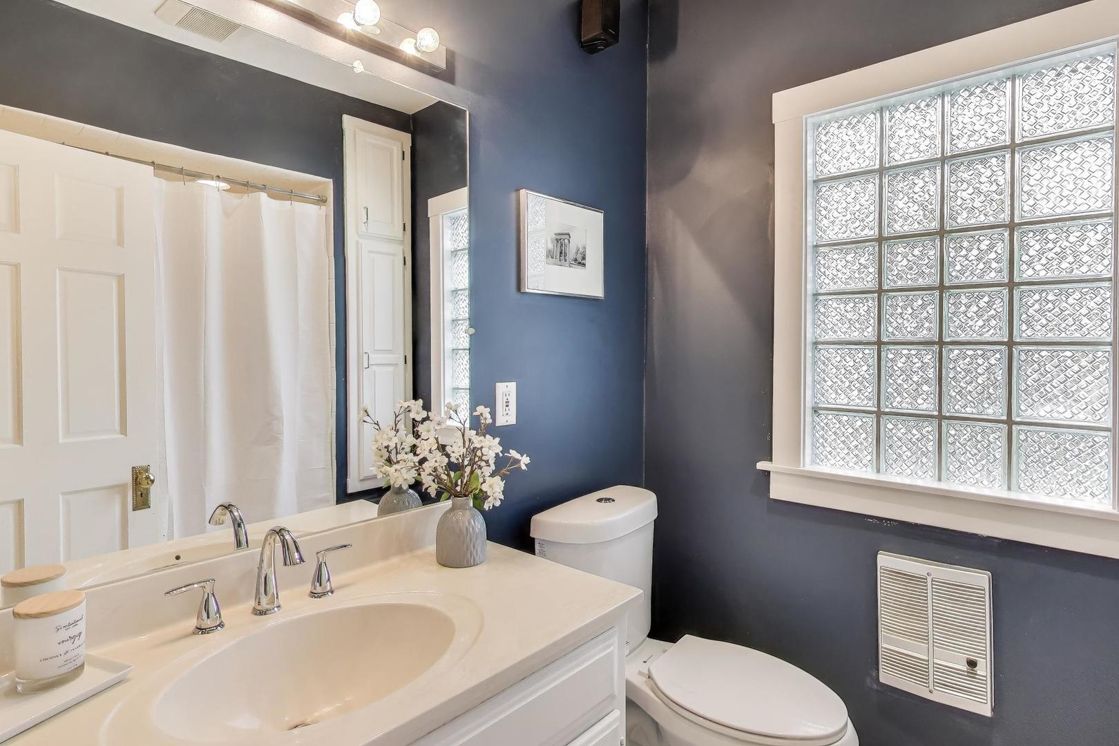 1232 Elmwood Ave Wilmette, IL 60091