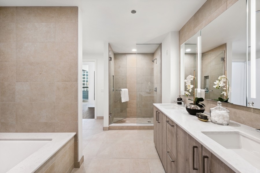 211 N Hbr Dr #706 Chicago, IL 60601