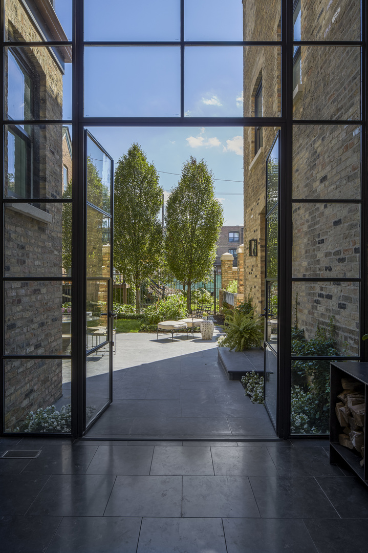 2026 N Kenmore Ave Chicago, IL 60614