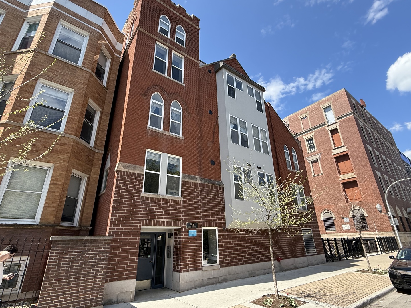 3516 N Sheffield Ave #4RN