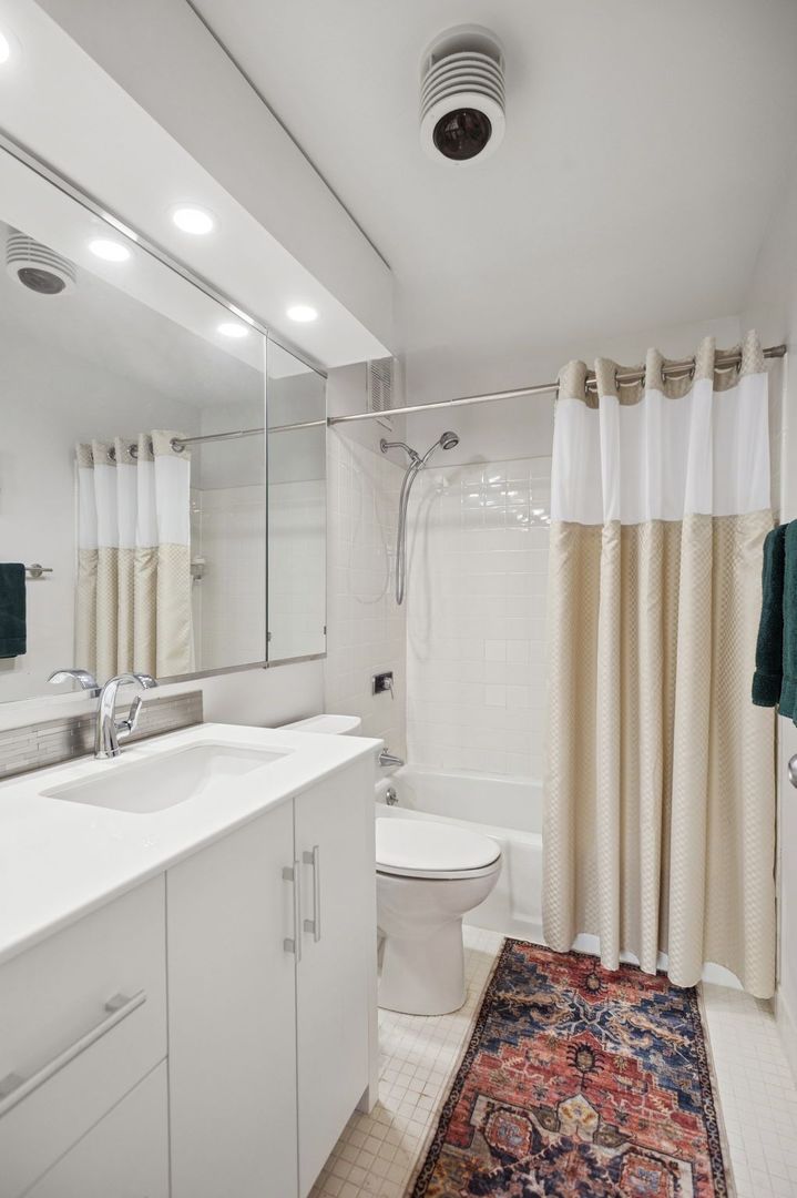 155 N Hbr Dr #1613 Chicago, IL 60601