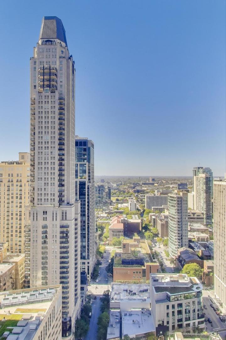 100 E Walton St #42F Chicago, IL 60611