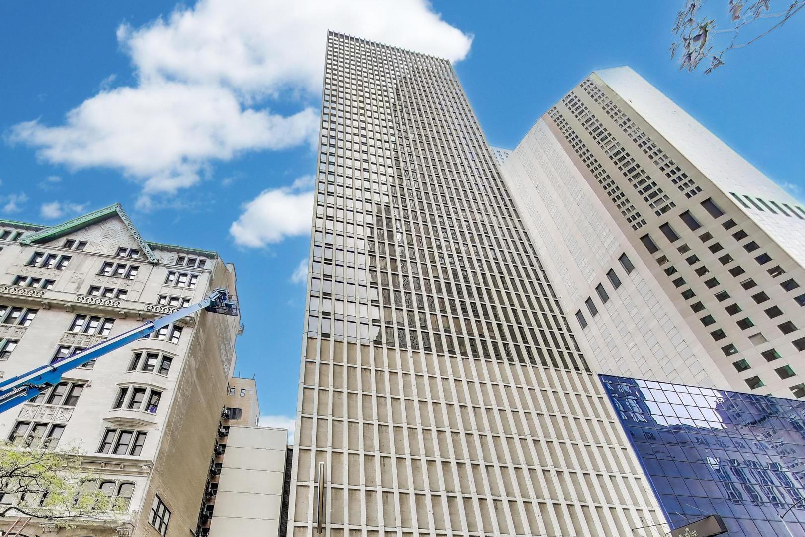 100 E Walton St #42F Chicago, IL 60611